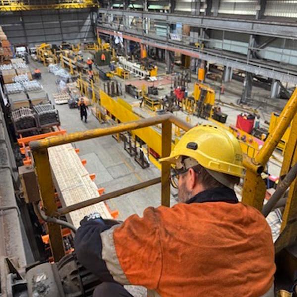 Service of industrial crane for manufacturing business in Sydney